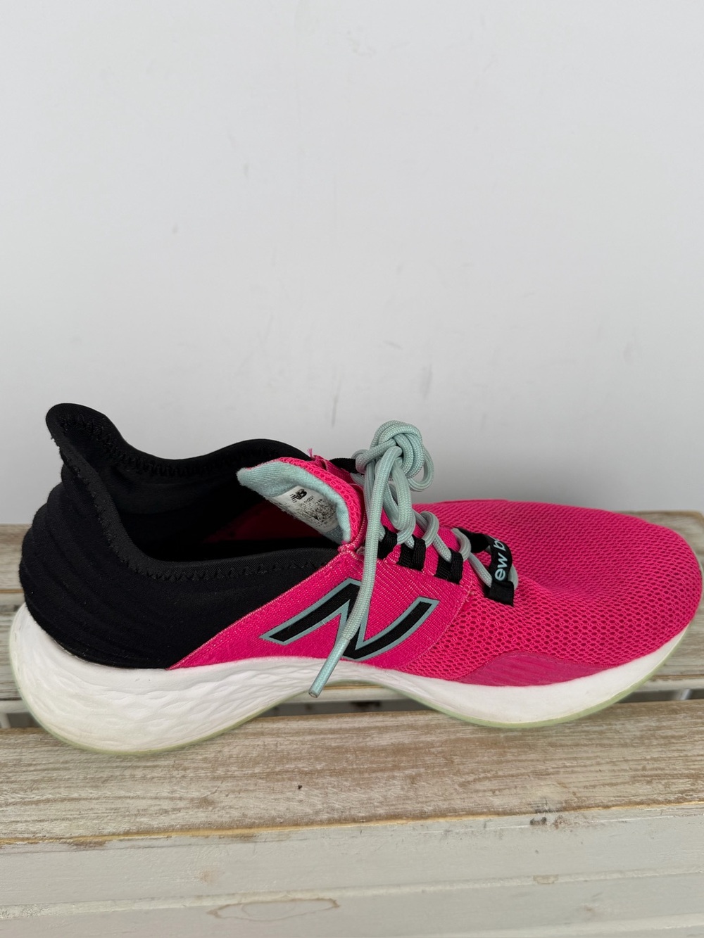 New Balance Fresh Foam Roav women's running shoes vibrant Pink Glo size 8.5 - Picture 5 of 12